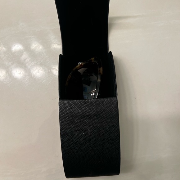 PRADA SPR 10V TORTOISE AUTHENTIC SUNGLASSES New in Box - Picture 9 of 10